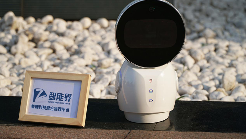 會“七十二變”的小憶機(jī)器人 讓你怎么不愛上它