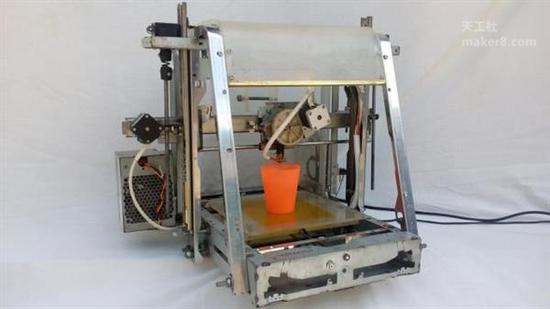 多哥共和國創(chuàng)客完全用電子廢品制造3D打印機(jī)