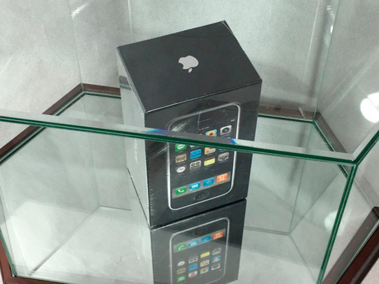 初代未拆封iPhone售價(jià)超10萬 信仰粉要來一臺(tái)嗎？