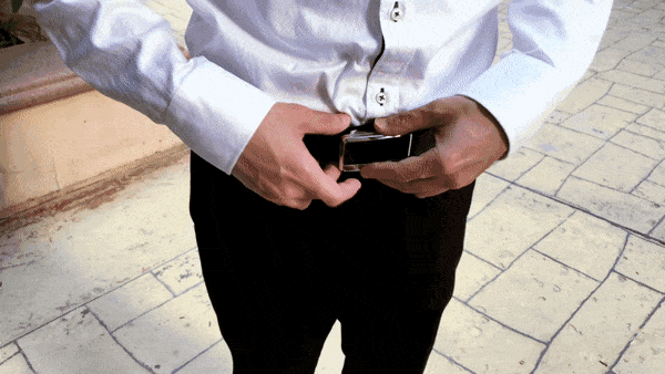 造型時(shí)尚的智能腰帶，符合商務(wù)男士的氣質(zhì)