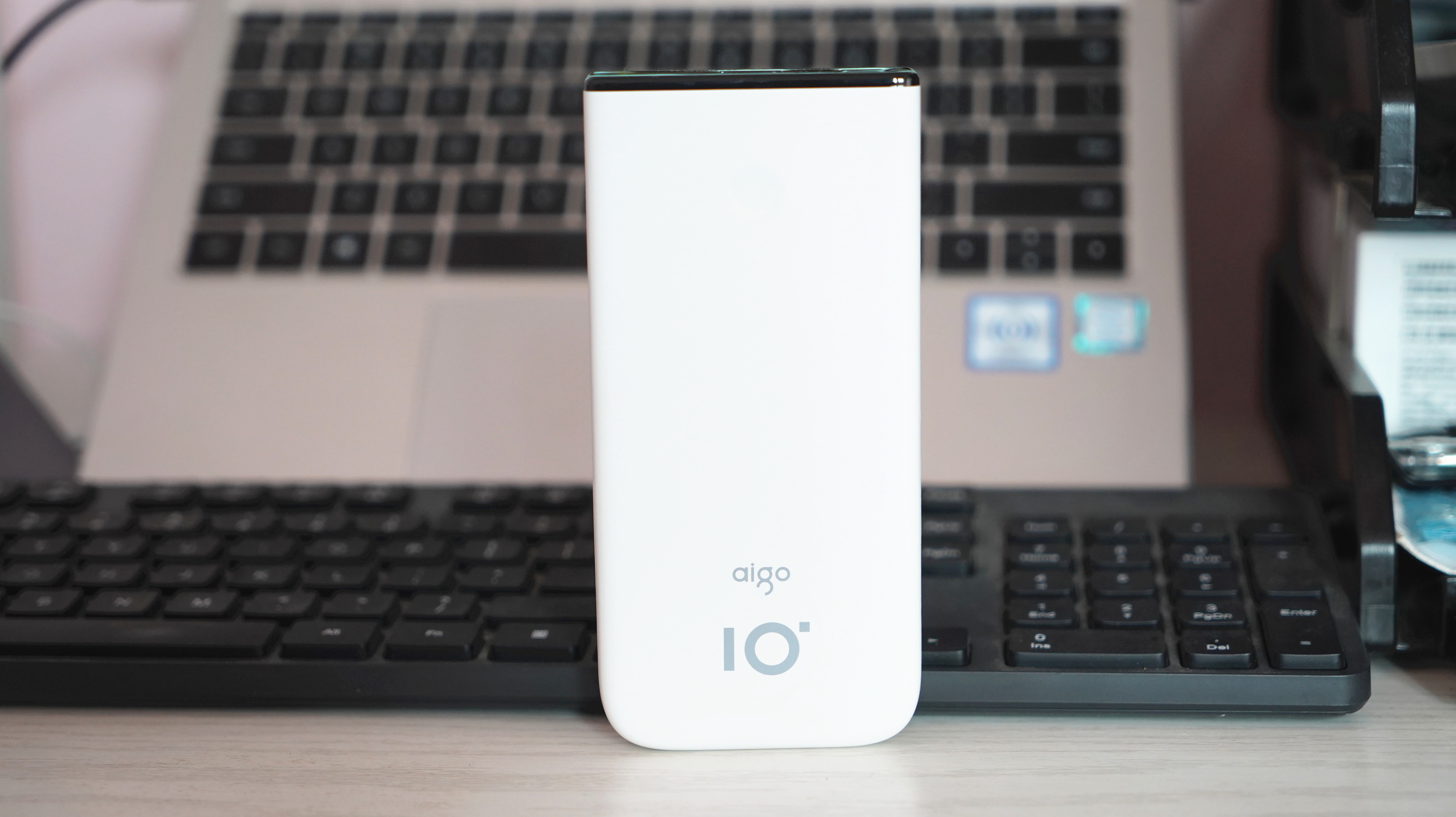 愛國者A10S移動電源，炫彩好看，雙向快充更給力