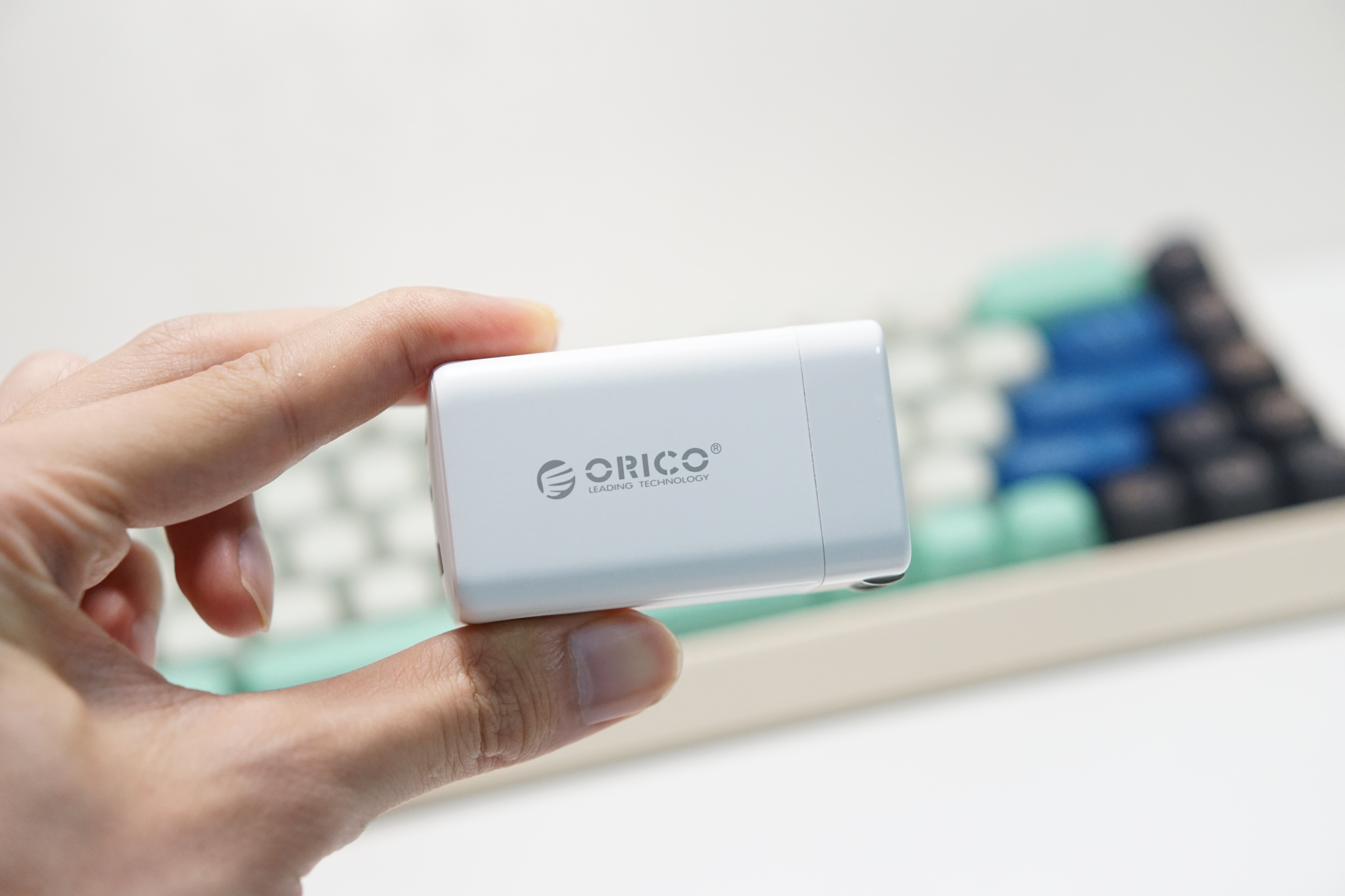 夠小巧，一個(gè)管飽——ORICO 65W氮化鎵3口充電器