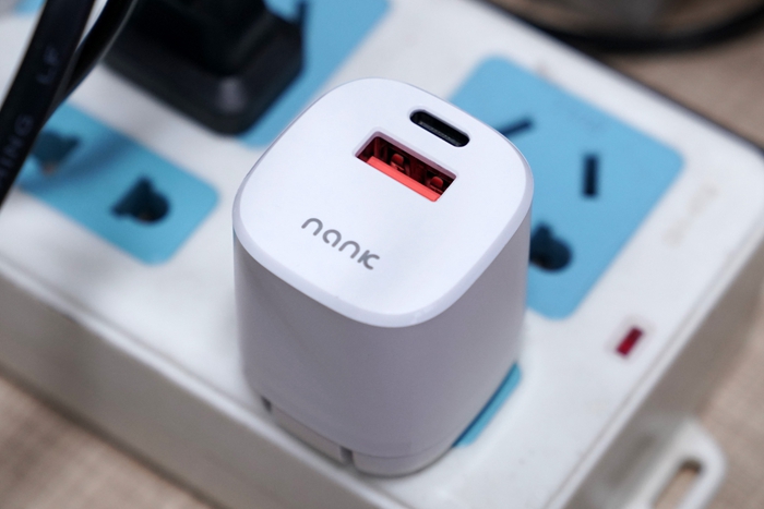 南卡20W迷你PD充電器C2：小身材、大驚喜