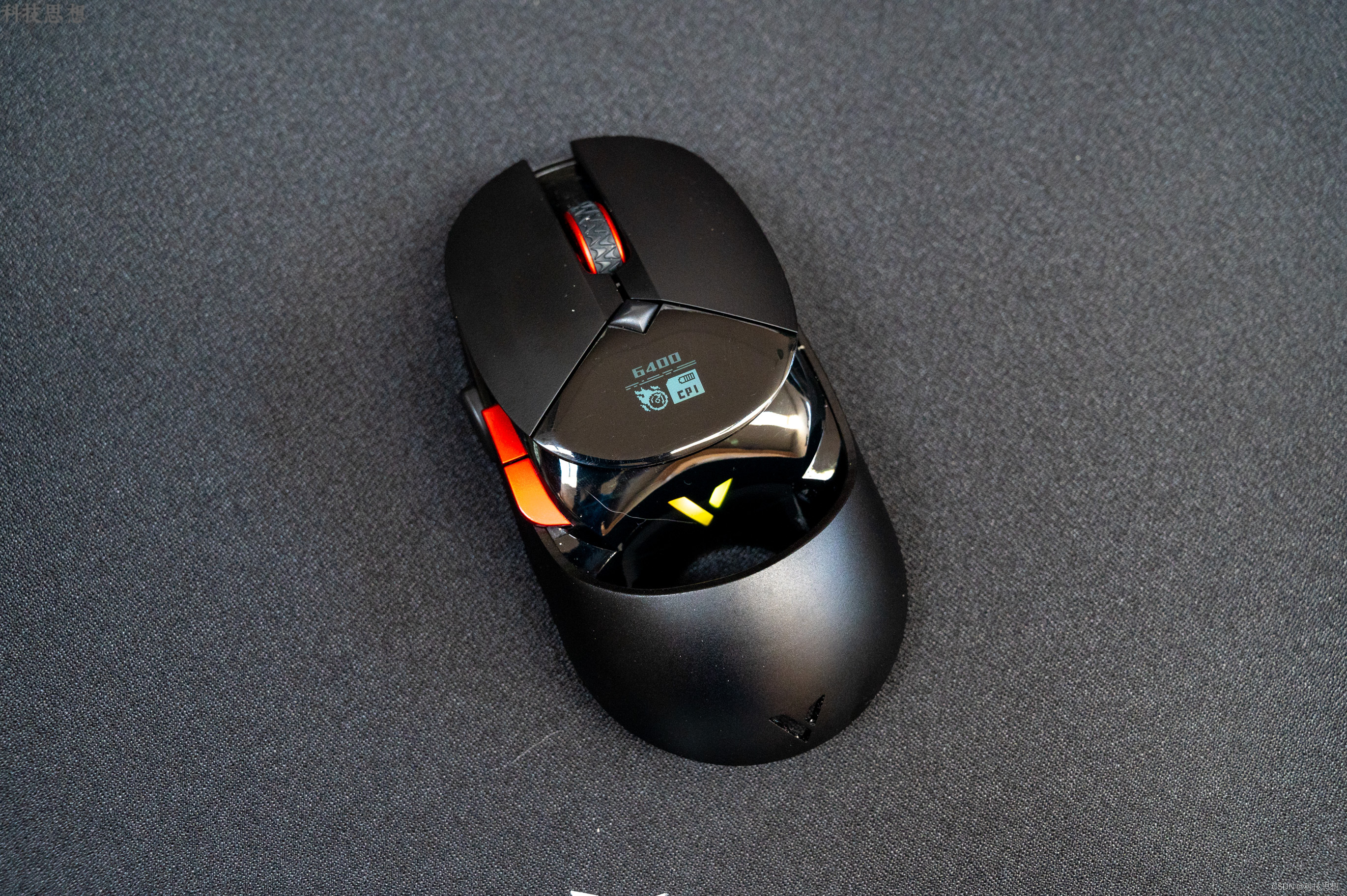 自帶屏幕的游戲鼠標(biāo)，操作順滑流暢，雷柏VT960S上手