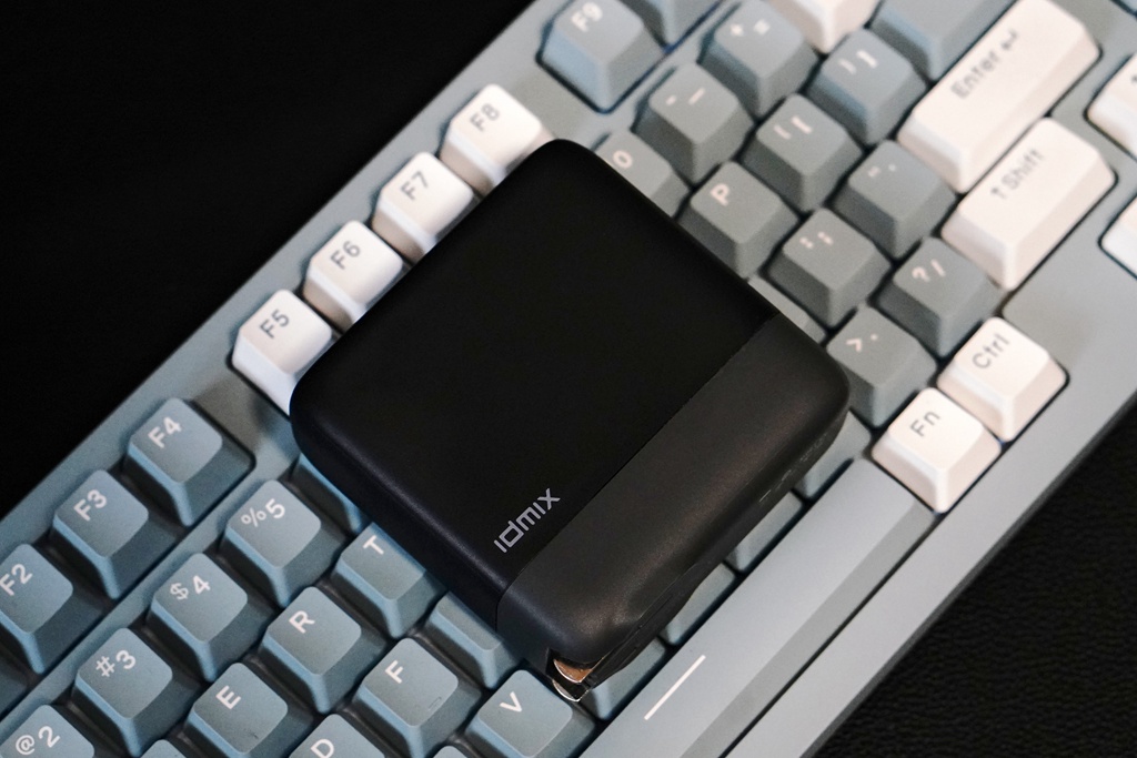 IDMIX 140W氮化鎵充電器：三口皆快充，充電不等待
