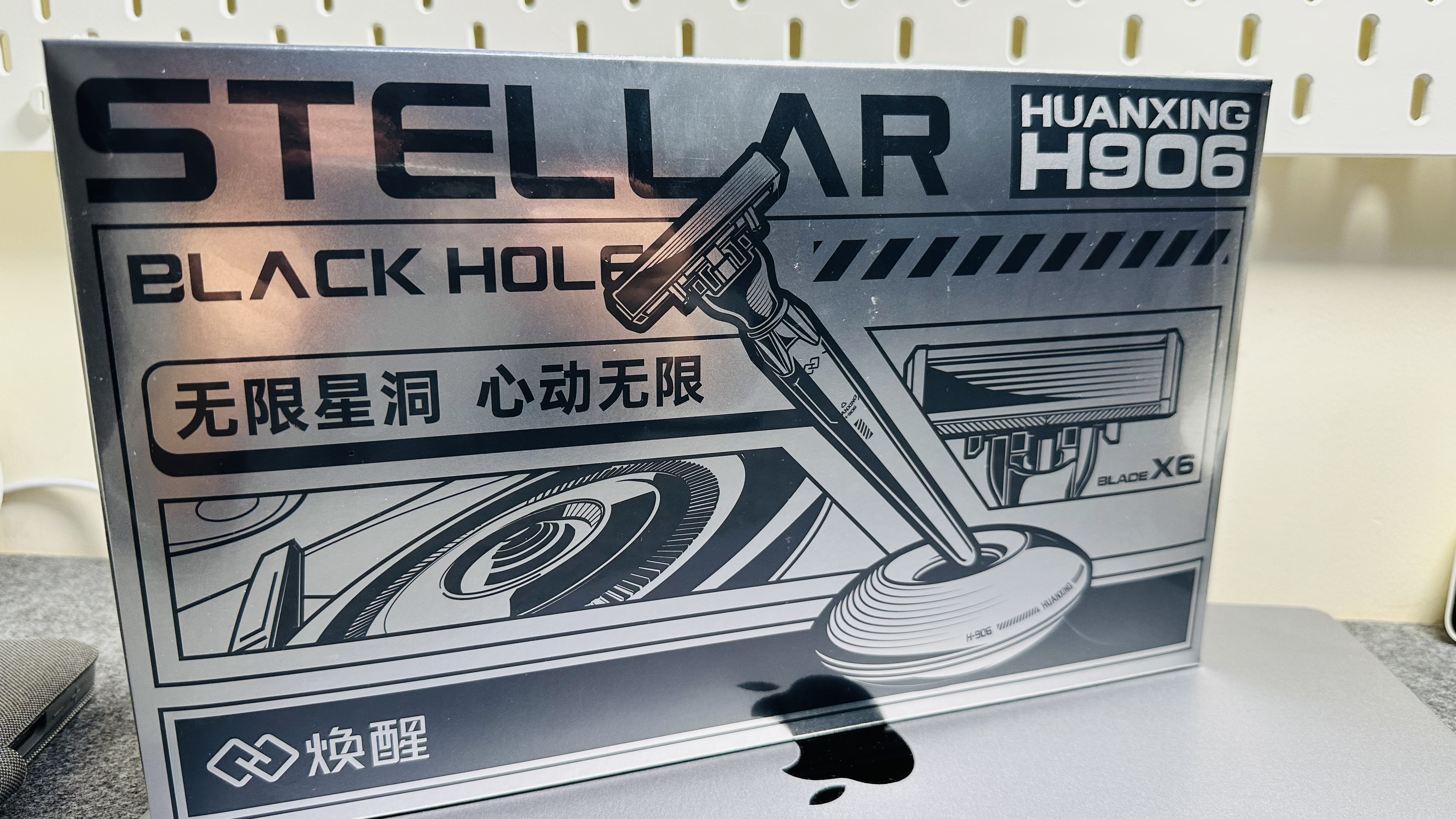 國潮新玩法，做一個精致的男人-煥醒星洞小飛碟手動剃須刀